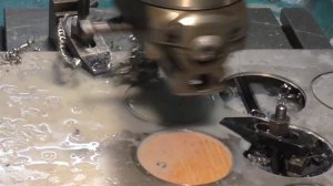 Как можно вырезать отверстия в листовом металле, на расточном станке.