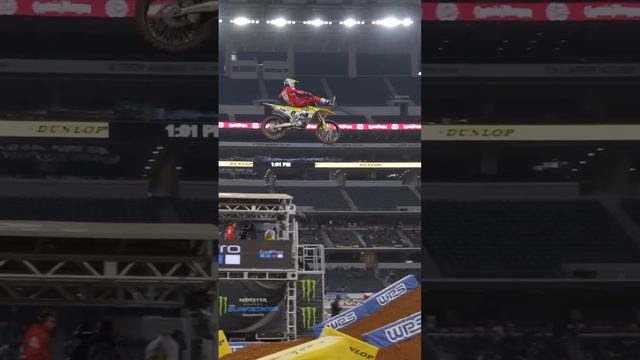 Showing off - Supercross