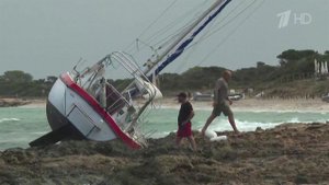 Десятки авиарейсов отменены в связи с наводнением после шторма в Испании