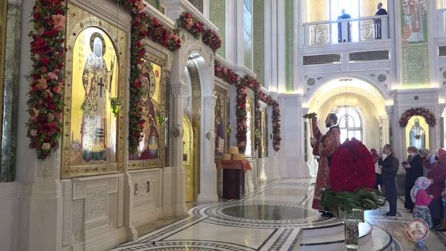 Божественная Литургия. Малое освящение воды. Иконы Пресвятой Богородицы «Живоносный источник»