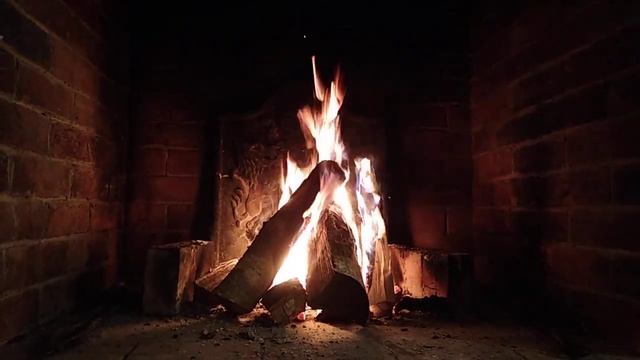 Огонь в камине. МОСОБЛПЕЧЬ.РФ смотреть онлайн