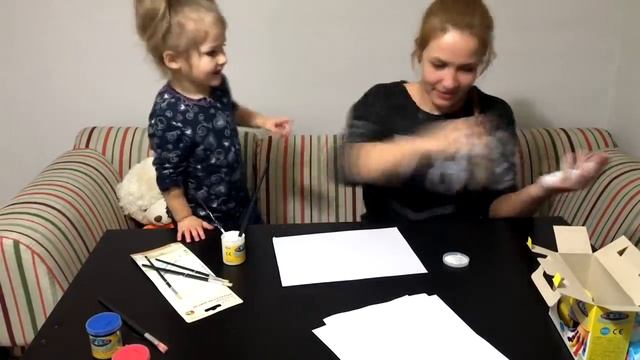 Кира учит цвета на русском и английском. Очень весело! Обучалка цветов. Кира фемели смотреть онлайн