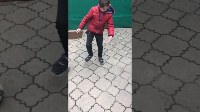 Как детям легко научиться играть в футбол на карантине смотреть онлайн