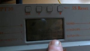 Ветряк через солнечный контроллер, балласт на Load