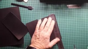 Работа с кожей. Шьём обложку для паспорта из кожи. Видеоурок. Часть1.