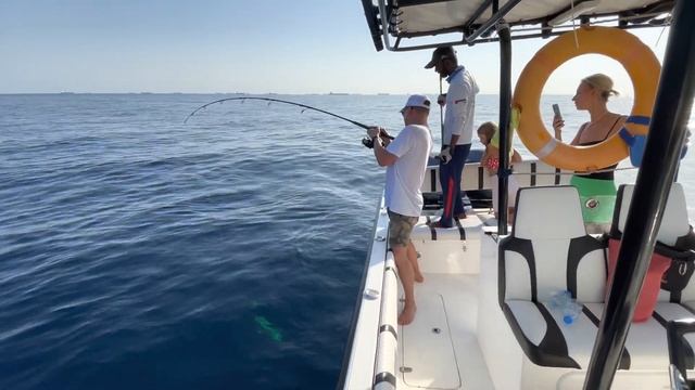 Рыбалка в ОАЭ на Фуджейре . Ловим Дорадо смотреть онлайн