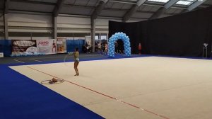 Выступление по художественной гимнастике с обручем.