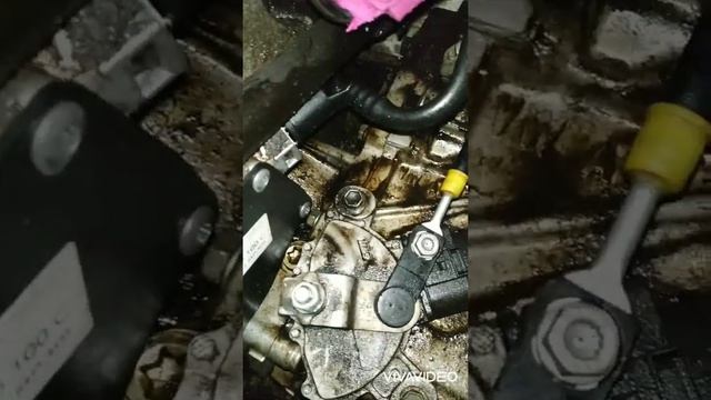 Фольксваген Джетта С вакуумного насоса течёт масло. Что делать? VW Jetta 2.5 SE