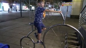 VL?G: Личный автобус / Гуляем по проспекту Кирова / Нашли железного человека / Family K / 30.08.18