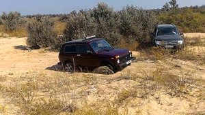 Нива по песку. Давление в колёсах 2,7 бара.