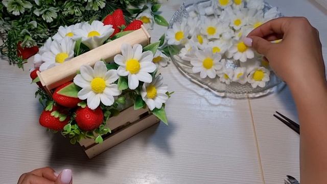 Мыловарение. Сборка букета в квадратном ящике из форм Emerald Molds.Ромашки Милана,Клубника букетна смотреть онлайн