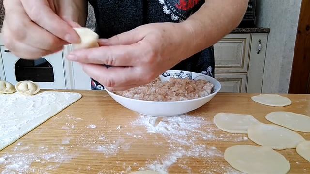 Пельмени с заварного теста из куриного фарша. смотреть онлайн