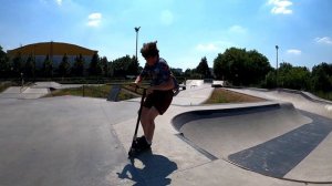 трюки на самокате и скейте в скейтпарке м.Черкизовская