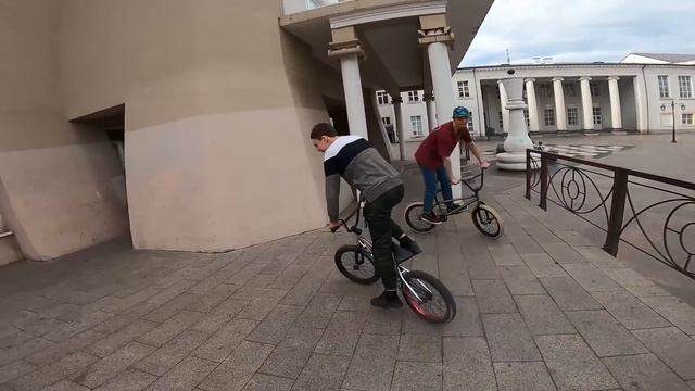 НОВЫЕ ТРЮКИ НА БМХ ! КАК НАУЧИТЬСЯ КАТАТЬСЯ НА БМХ... смотреть онлайн