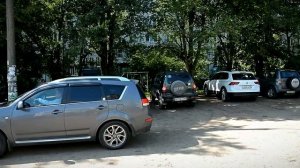 Администрация Твери продолжает бороться с парковками на газонах