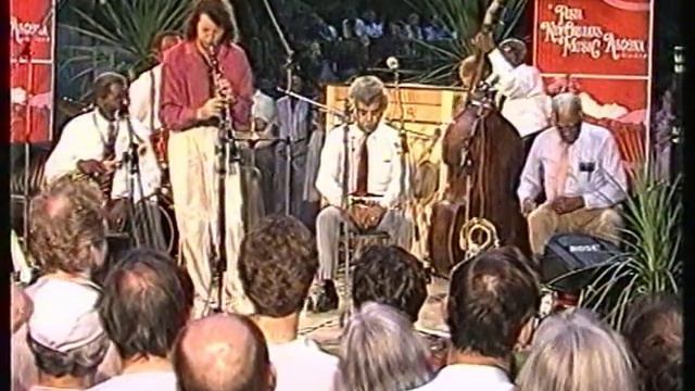 Let The Rest Of The World Roll By смотреть онлайн