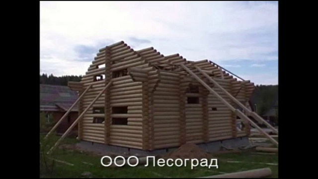 Монтируем конек и стропильную систему в доме из оцилиндрованного бревна