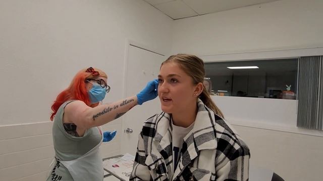 Kylie's Tragus Piercing! смотреть онлайн