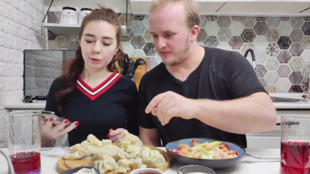 Сытный мукбанг!!! СОЧНЫЕ  ХИНКАЛИ/ И КРЕВЕТКИ ?♥️ #мукбанг #хинкали #креветки #мукбангроллы