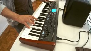 Behringer DeepMind12 . Analog Vintage Sounds ...