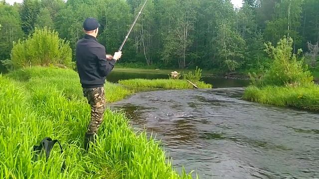 Рыбалка на поплавок  Хариус на таёжной реке