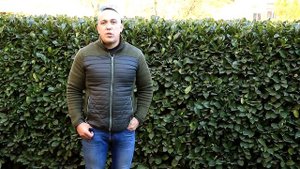 Шикарний зелений паркан з лавровишні.