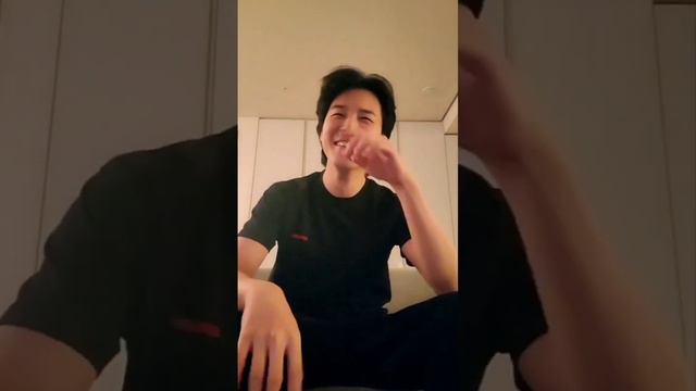 Чимин смотрит прямую трансляцию Юнги (09.03.2023) смотреть онлайн