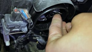 How to change the headlight bulb on a Nissan Note