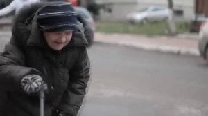 Рэпер - Я поглядела хуёк то у него торчит) бабка опустила репера)))