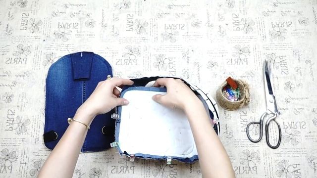 DIY How to sew a Cross-body Bag from old jeans - Old Clothes Recycling Idea смотреть онлайн