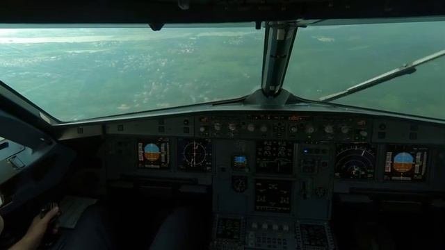 Немножко о работе...посадка в Хайкоу, остров Хайнань. Успели проскочить под грозовым облаком и сест