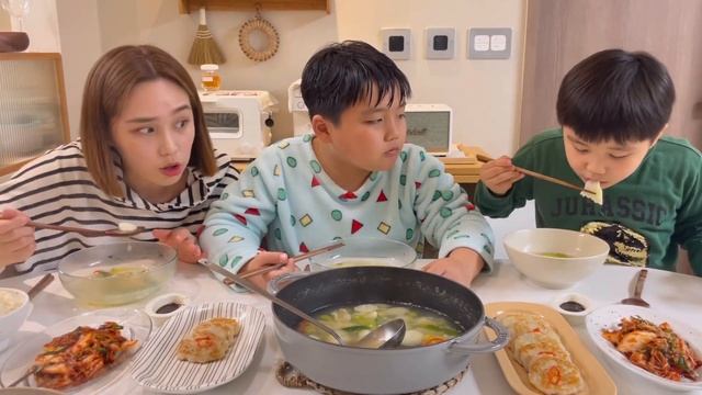 가족먹방 겉절이 수제비 감자전 먹방 mukbang