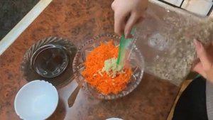 МОРКОВНЫЙ САЛАТ С ГРЕЦКИМИ ОРЕХАМИ