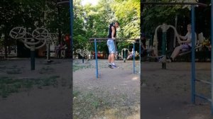 Сдача норматива отжимания на брусьях. (40раз)