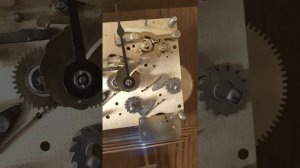 Hermle настенные маятниковые часы с боем. Работа механизма боя.