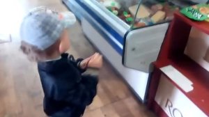 Ребенок в магазине