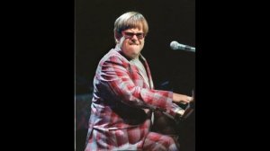 6. Can You Feel The Love Tonight (Elton John - Live In Amherst: 11/5/1997)