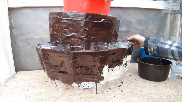 ТРЕХ ЯРУСНАЯ КЛУМБА ИЗ ПЛАСТИКОВЫХ БУТЫЛОК