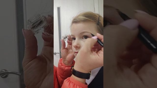 Тени для бровей The One. смотреть онлайн