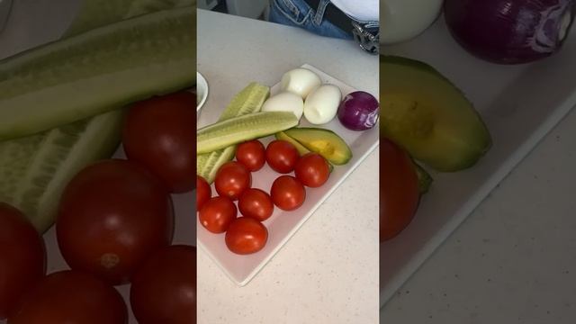 Салат Нисуаз с соусом из авокадо?? смотреть онлайн