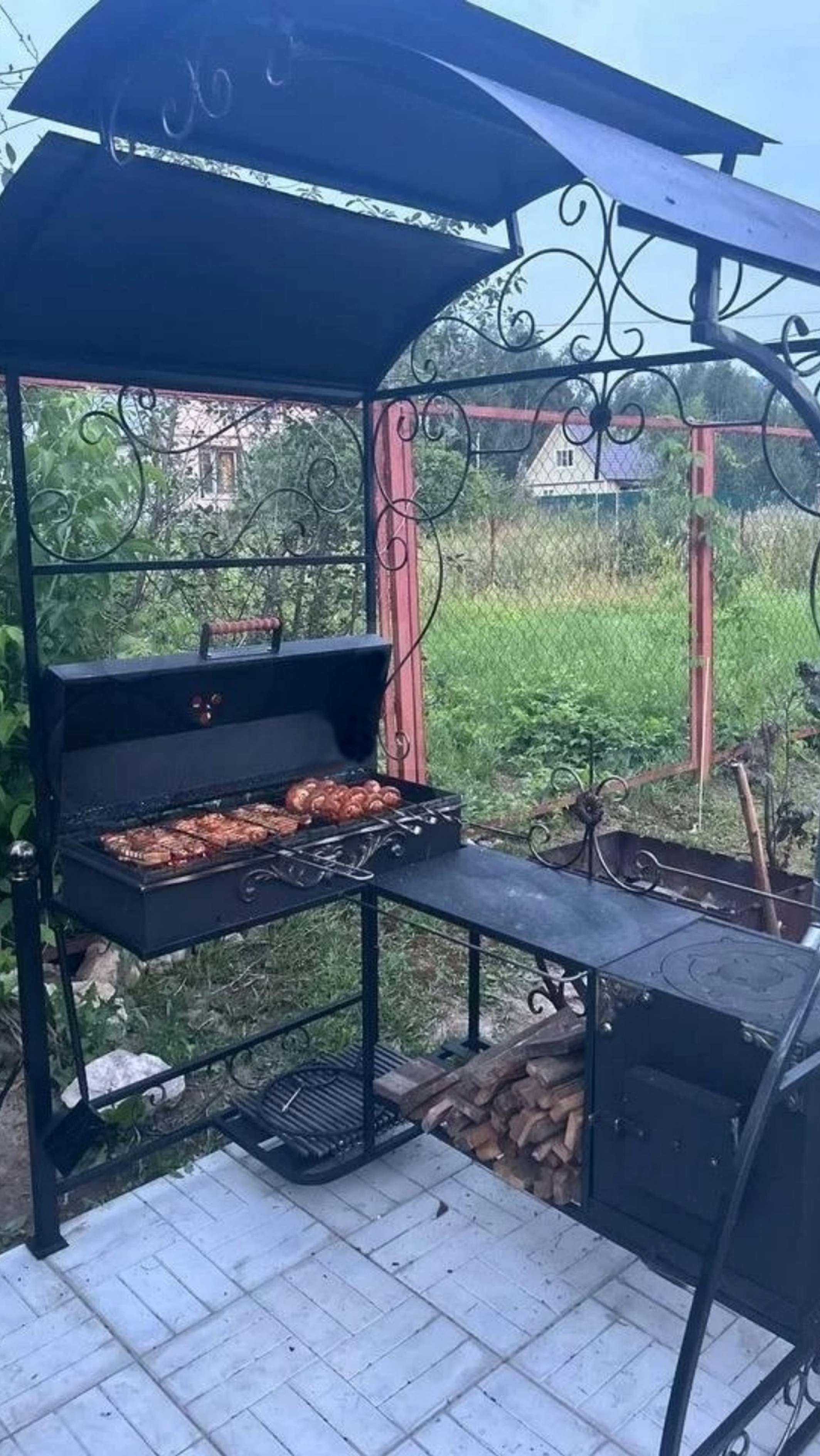 Мангал-барбекю "Нижний Новгород" по т.8-495-764-44-02 или https://mos-mangal.ru/?p=22425
⠀
