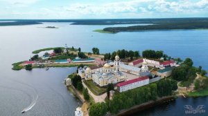 Нило-Столобенская пустынь на озере Селигер.