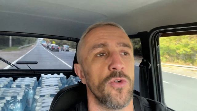 Загрузил в Ниву 42 упаковки воды. смотреть онлайн