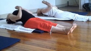 YOGA TOTAL JOVEN II, Postura del Pez - Matsyasana, Aumenta capacidad Respiratoria