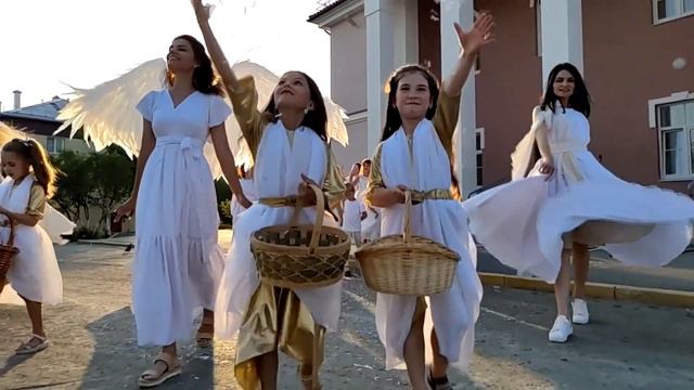 Пусть Миром правит ЛюбоВь смотреть онлайн