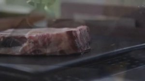 Мясо на вулканическом камне