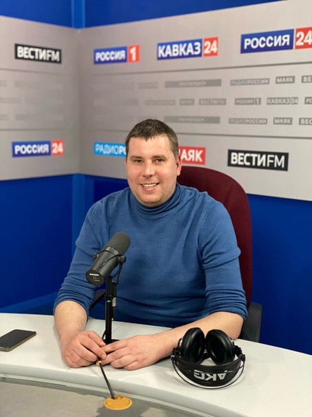 600 выпуск. 600 выпуск. Смехопанорама с номер с голубями эфир от 05 2007. Хрусталев вечерний ургант. 600 секунд телепередача кадры.