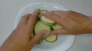 Кабачки с беконом в духовке