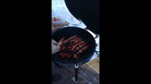 Приготовление шашлыка на керамическом гриле Монолит