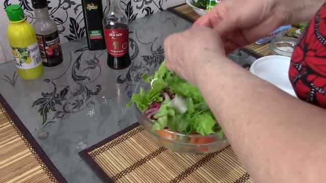 Салат а -ля греческий с сельдереем и редисом.mp4
